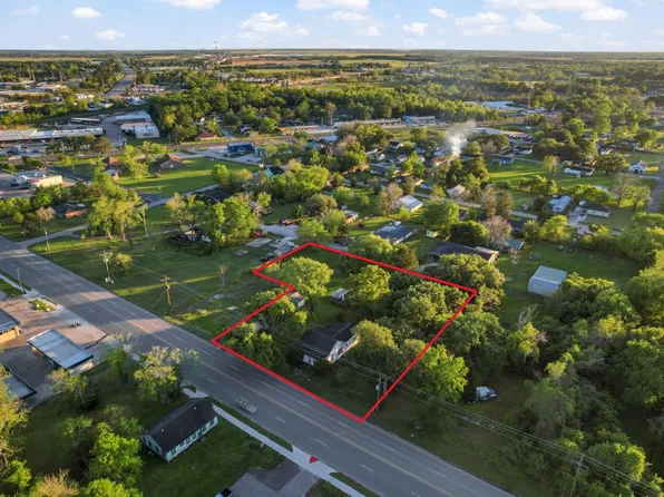 804 N Cleveland St, Dayton, TX 77535