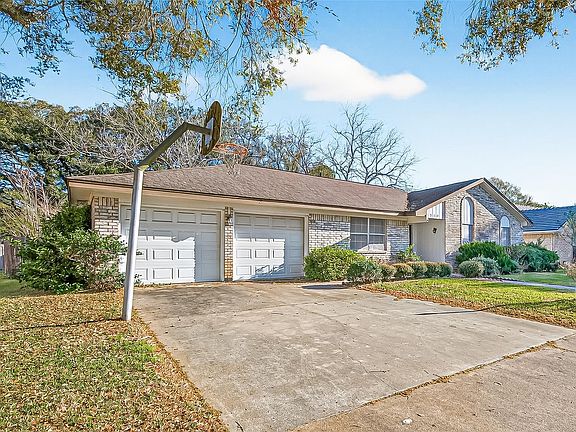 2nd image of 1215 Easy St