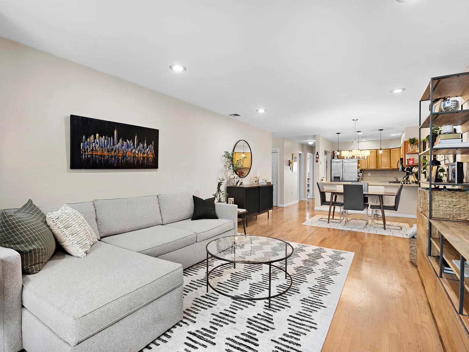 2 bed, 1.0 bath, 944 sqft, $3,900 — Photo 3