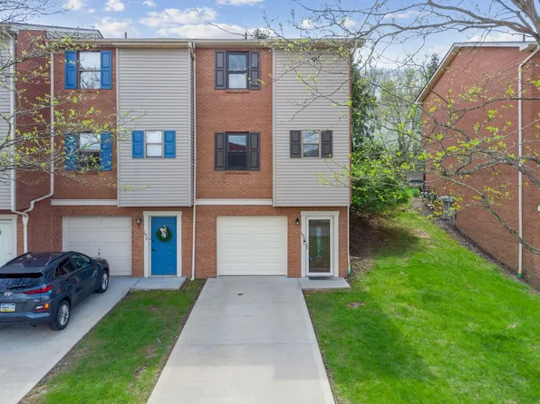 196 Woodhaven Dr, Seven Fields, PA 16046