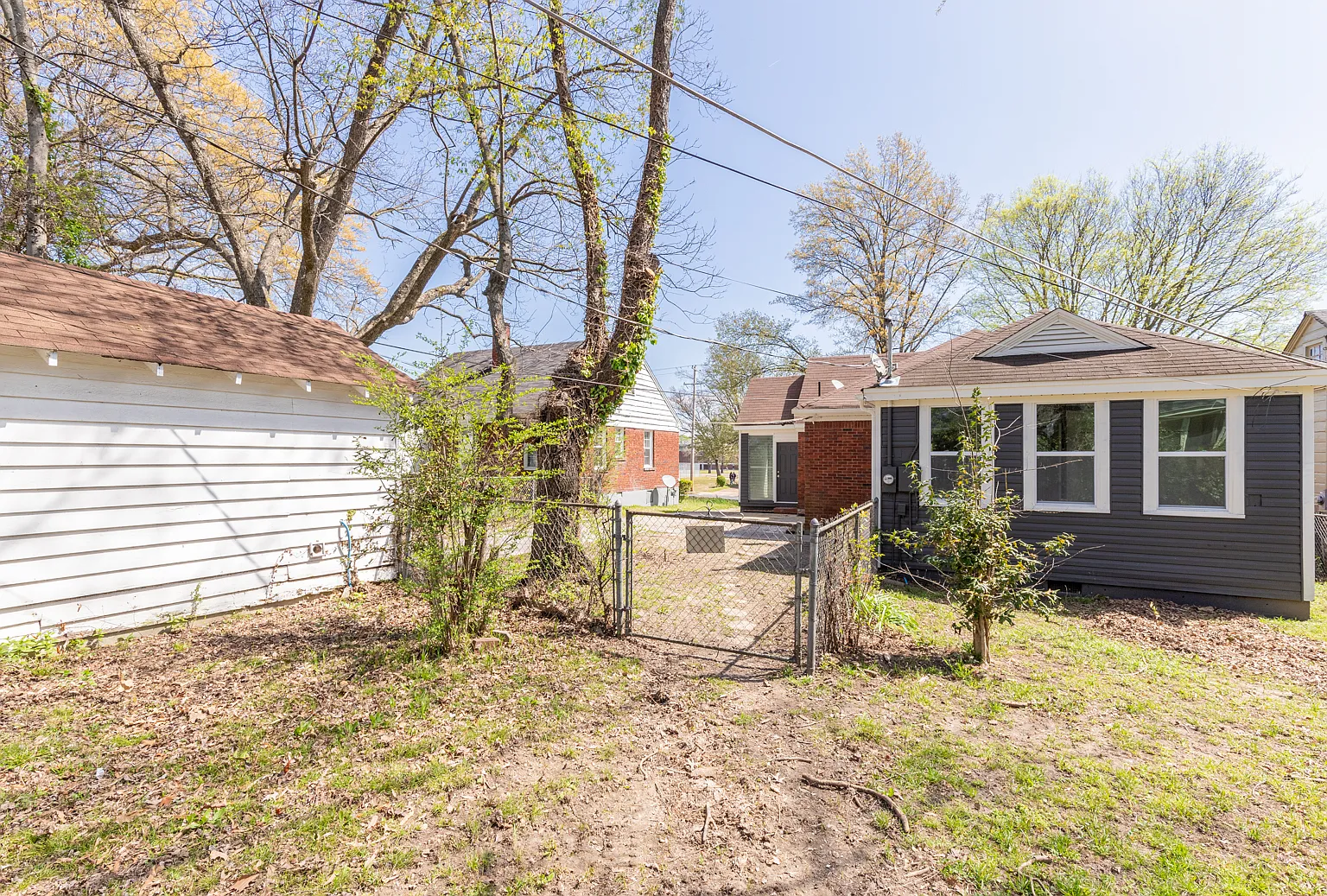 1055 University Street - D - 1 — Photo 1