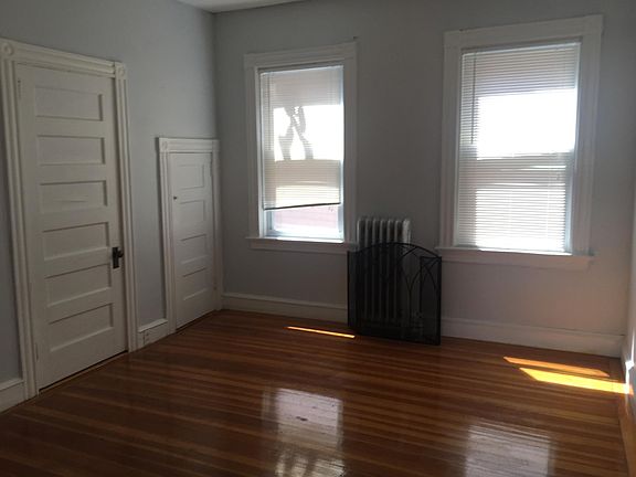 3rd image of 390 Lloyd Ave APT 2