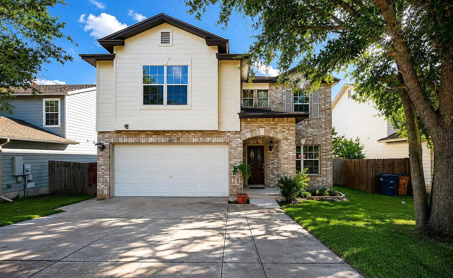4 bed, 2.5 bath, 2652 sqft, $1,949 — Photo 1