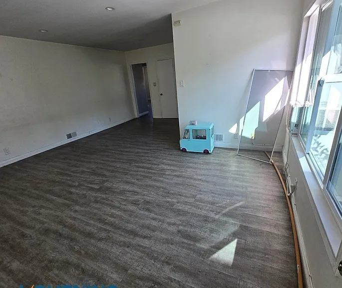 230 S Coronado St #29 — Photo 7
