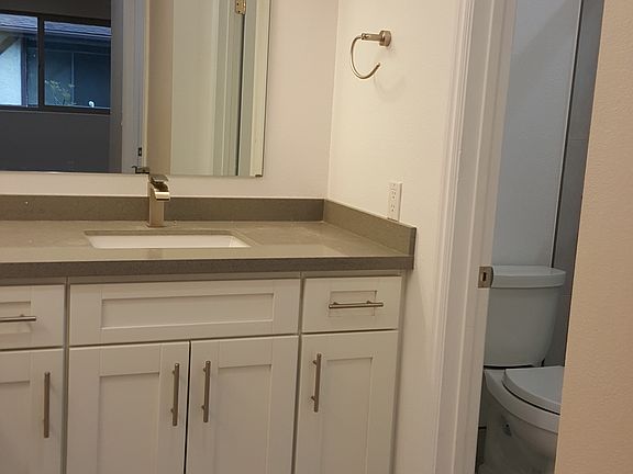 2nd image of 10480 Sunland Blvd