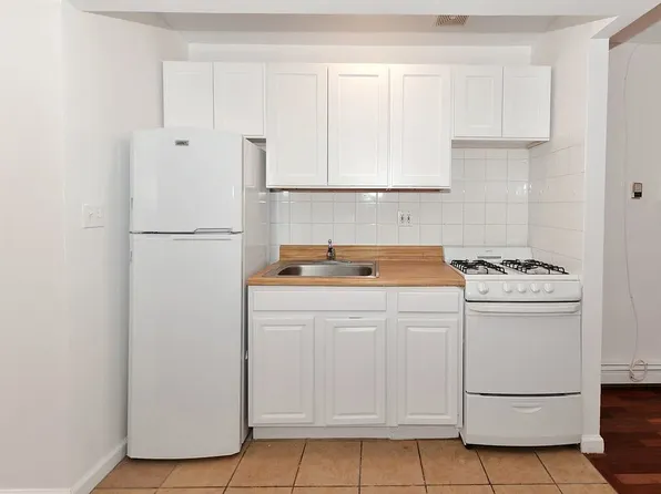 152 Orchard Street image 3 of 6