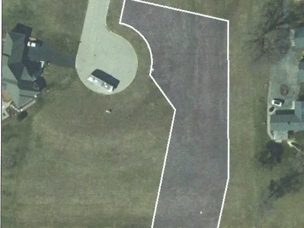 1280 Summerland Ky, Rockford, IL 61103