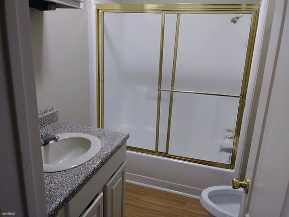 Pic 5 - Bathroom - 805#1