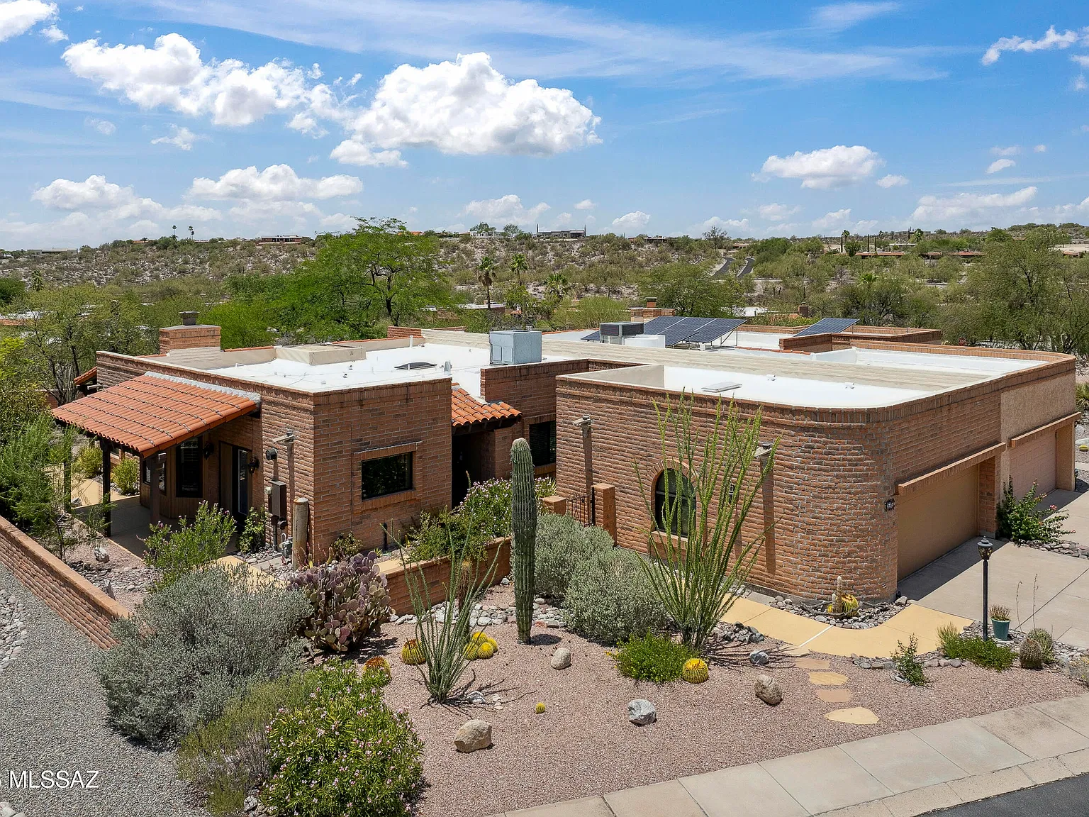 3 bed, 2.5 bath, 1977 sqft, $3,000 — Photo 1