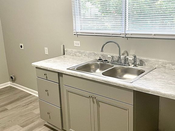 3rd image of 1129 Overton Pl APT 2
