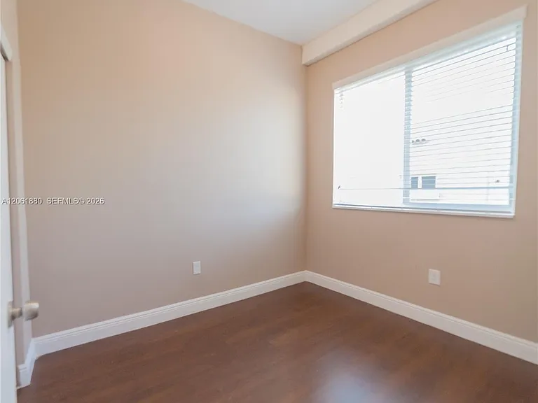 1469 SW 5th St #1 — Photo 2