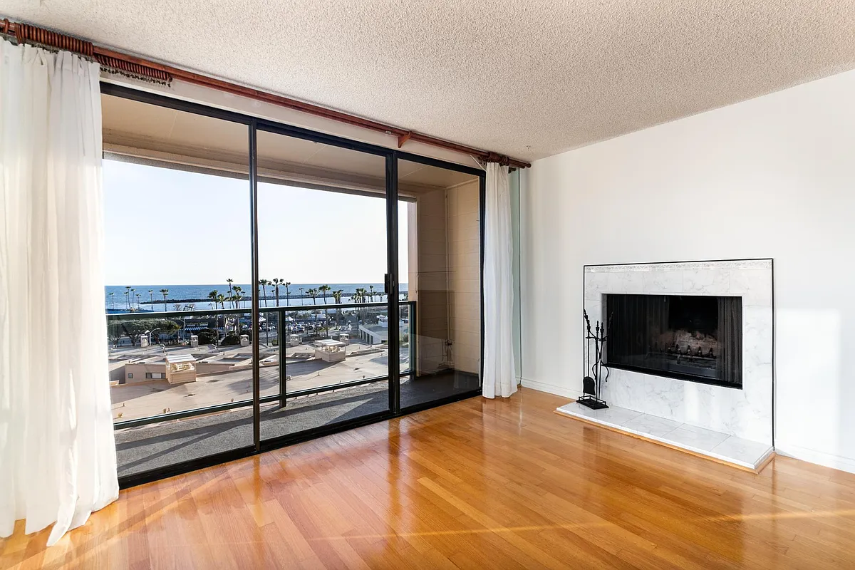 Building Photo - 120 The Vlg #304