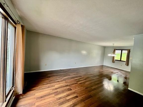 4th image of 275 Brad Dr