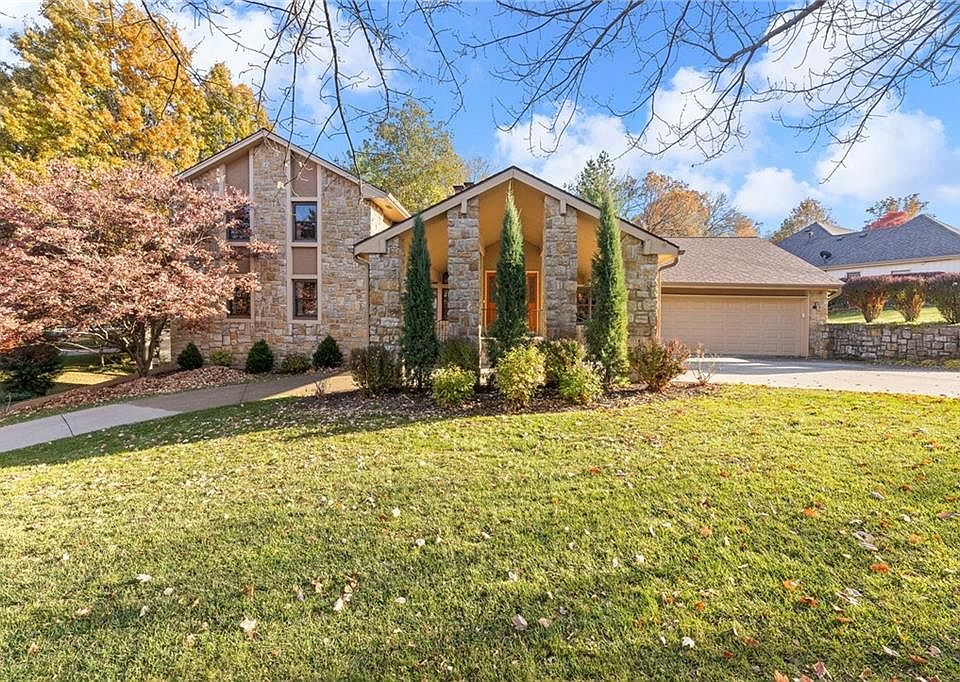 1st image of 701 White Oak Ln