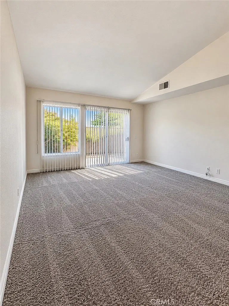 2 bed, 1024 sqft, $2,500 — Photo 3