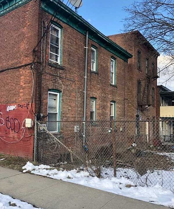2nd image of 57 Benkard Ave