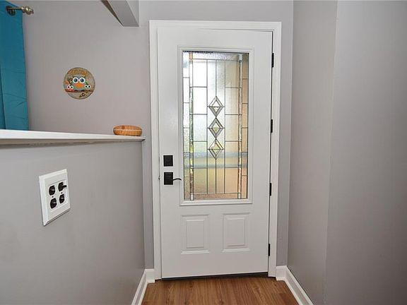 3rd image of 699 Lodge Dr