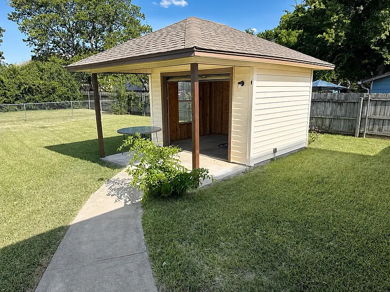 1300 Blackford Oakes — Photo 11