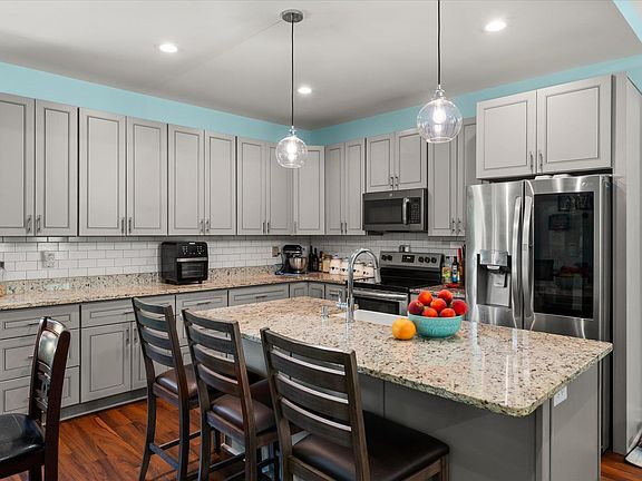 3rd image of 67 Sawblade Rdg