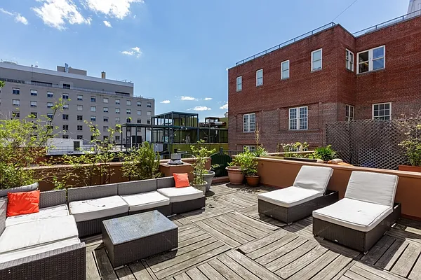 Rented by Nomad Property Group, LLC | media 9