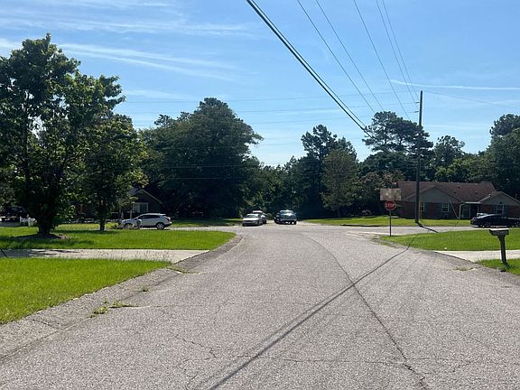 4th image of 4207 Rose Hill Dr