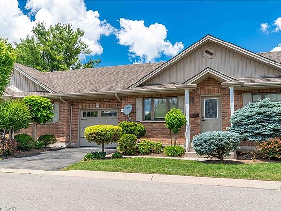 4th image of 20 Trinity Ln #20
