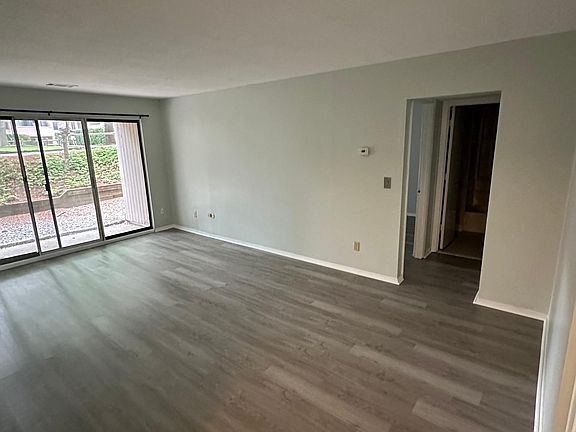4th image of 54 Shrewsbury Green Dr Unit A