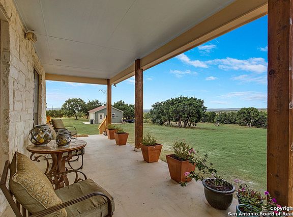 3rd image of 1408 Bear Springs Trl