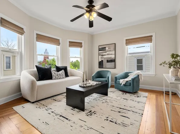 14 Linden St APT 7, Brookline, MA 02445