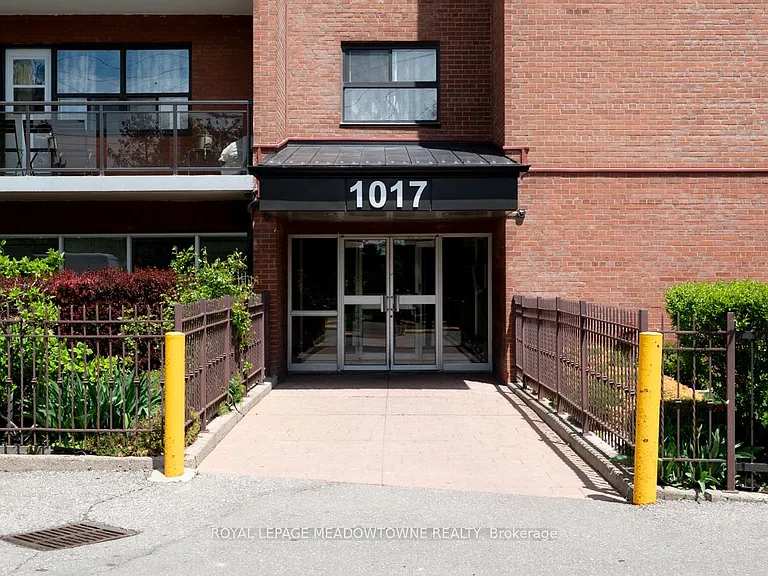 1017 Seneca Ave #408 — Photo 4