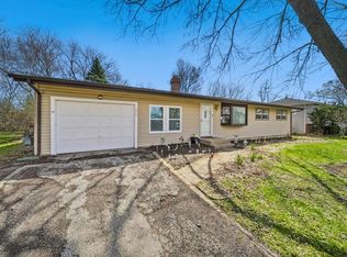 1412 Beach Rd, McHenry, IL 60050