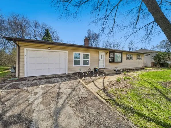 1412 Beach Rd, McHenry, IL 60050