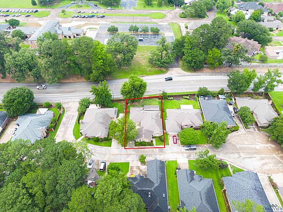 4th image of 203 Village Green Dr