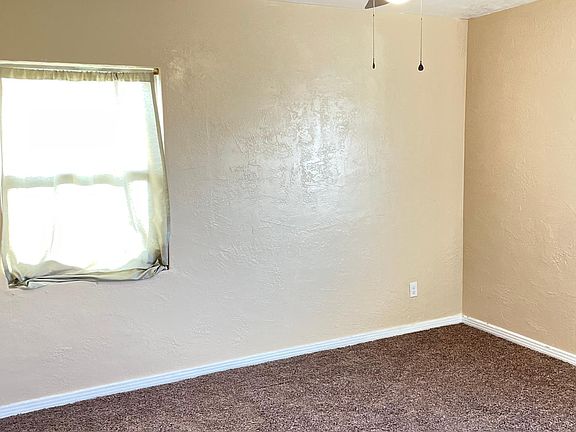 5th image of 366 Edith Dr