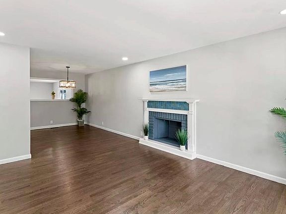 3rd image of 2565 Cheshire Dr