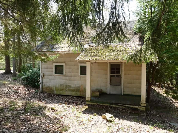 6 Tunkhanna St, Lake Harmony, PA 18624