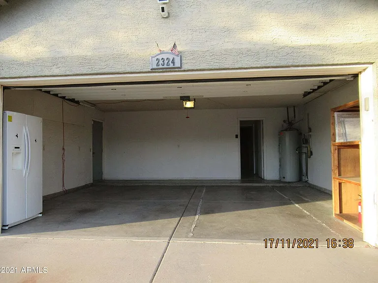 2324 W Highland Ct — Photo 32