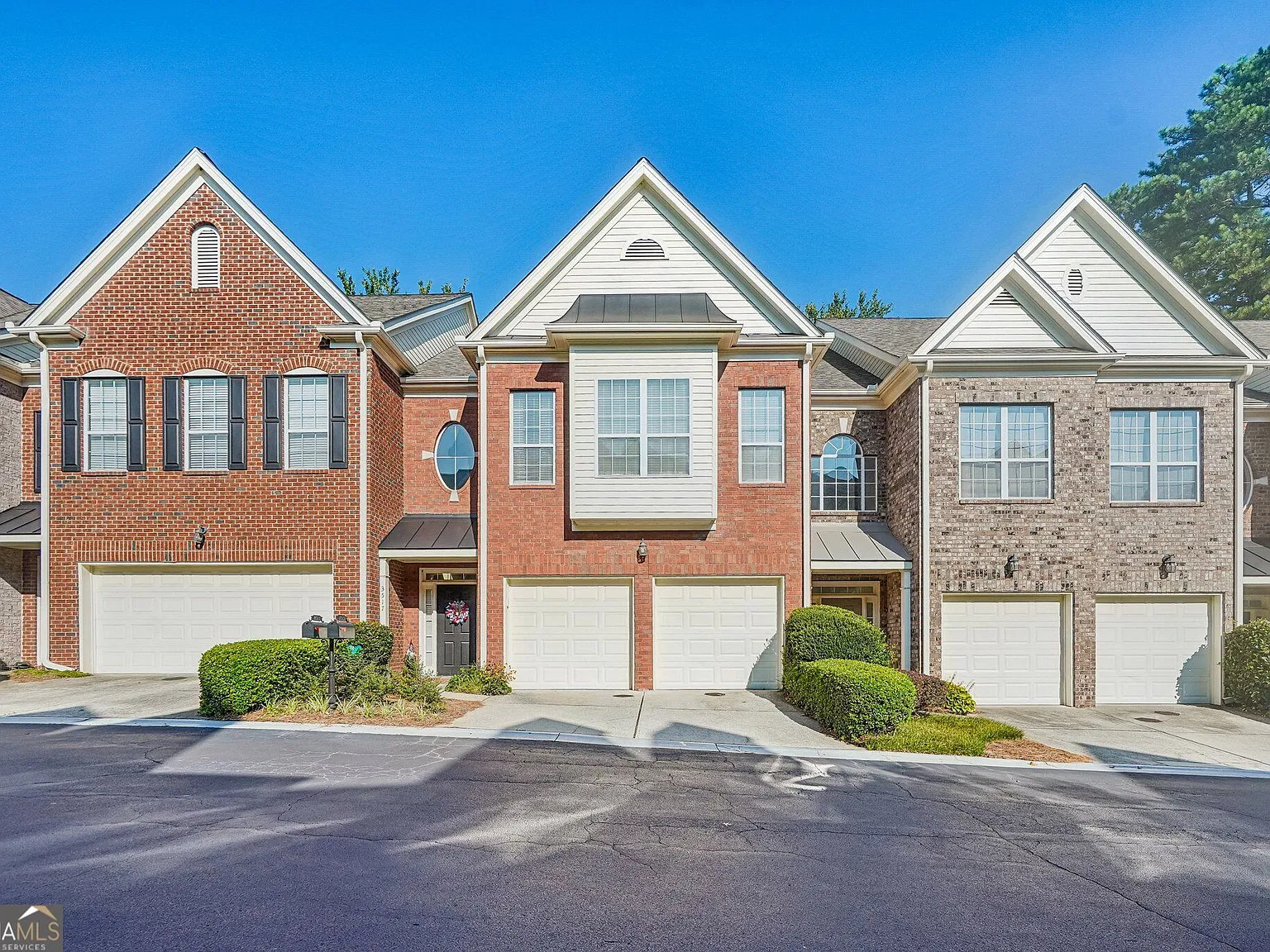 3 bed, 2.5 bath, 2094 sqft, $2,700 — Photo 1
