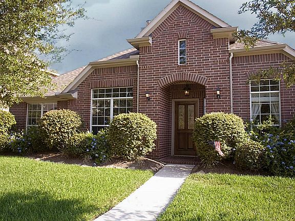 The front of this exceptional 2 story home has attractive landscaping and an inviting covered entry.