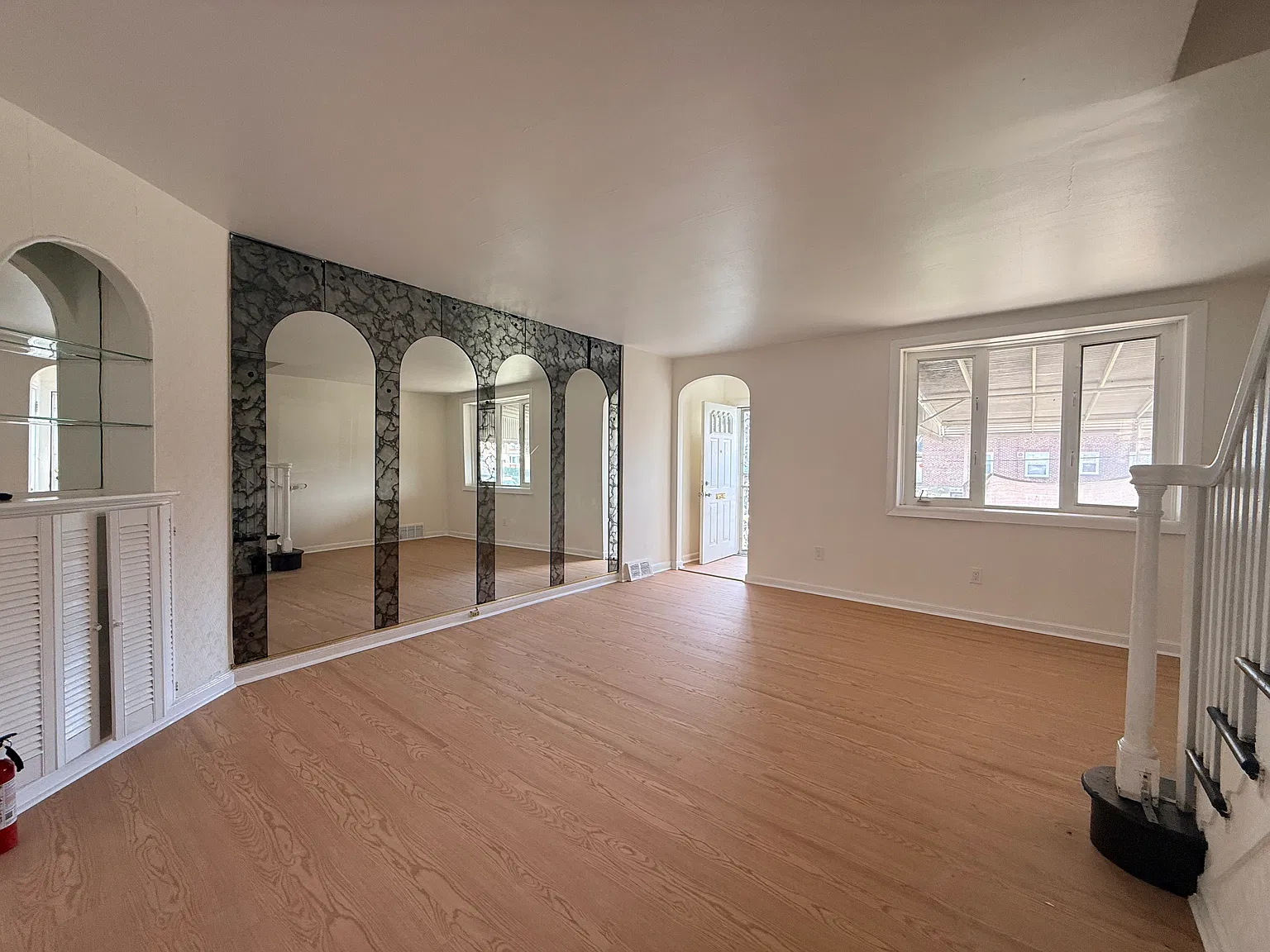 3 bed, 1.5 bath, 1164 sqft, $1,995 — Photo 2