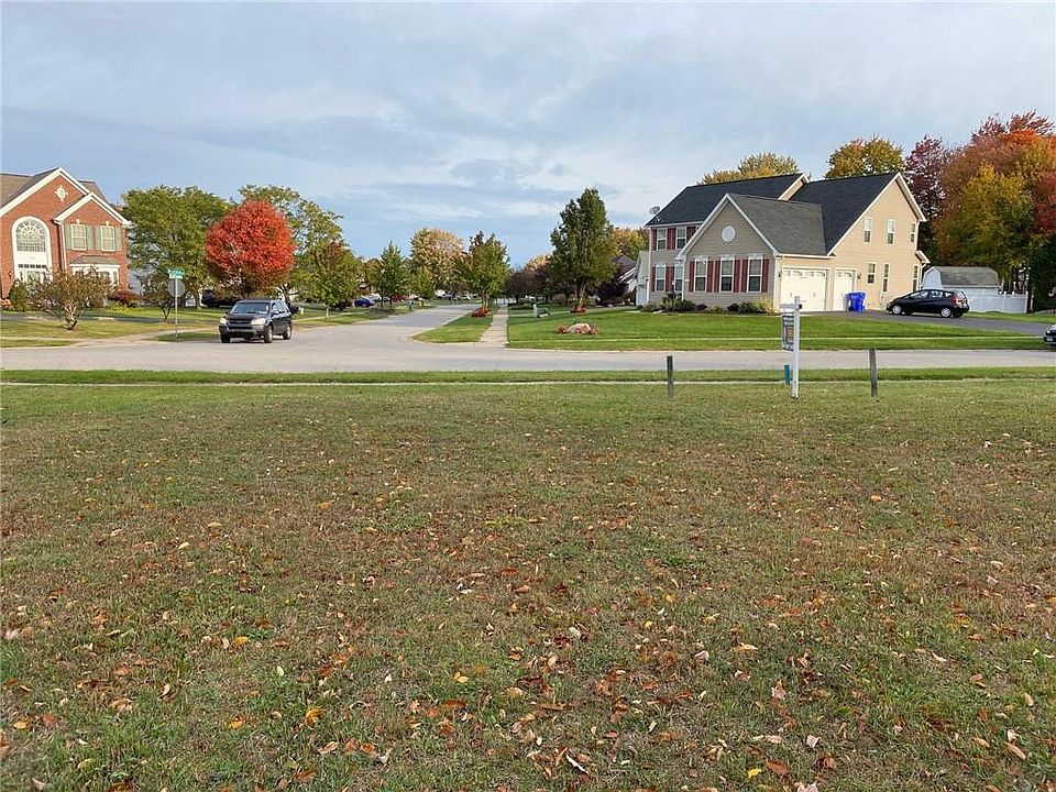 2nd image of 75 Wyndshire Ln