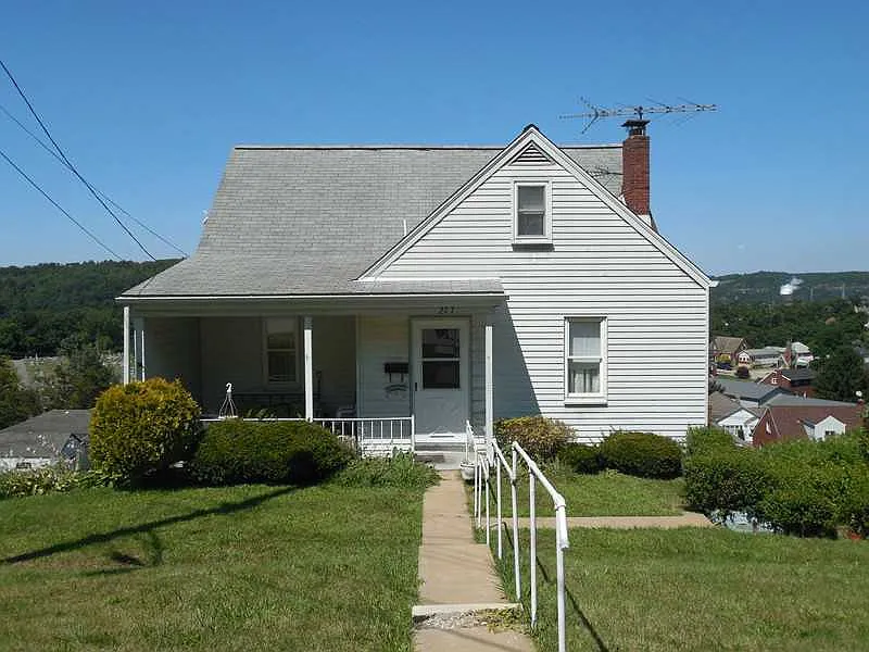 1227 Toman Ave photo 1