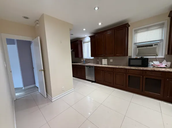 246 Beaumont St, Brooklyn, NY 11235