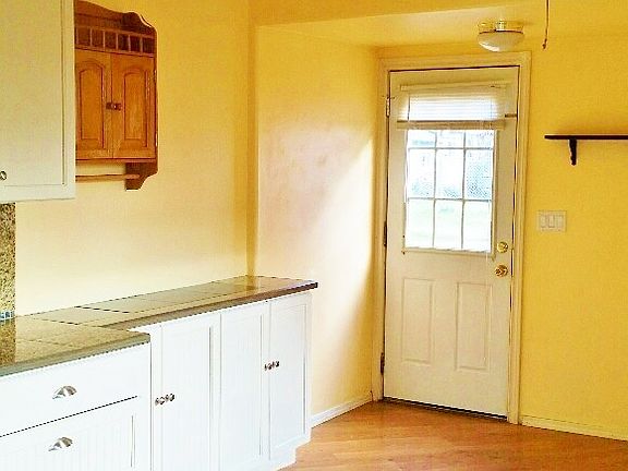 4th image of 4823 Yakima Ave
