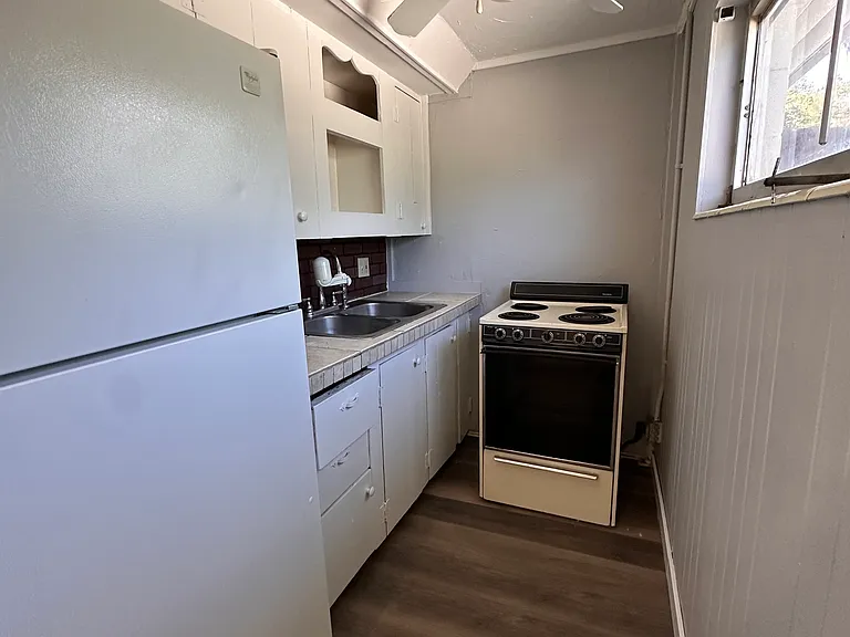 113 NE Madison Cir N #6 — Photo 4