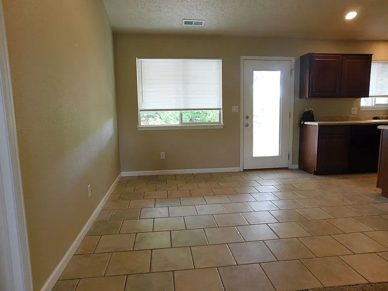 2929 Joan Way — Photo 6
