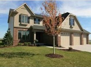 6719 Spring Creek Dr, Bettendorf, IA 52722