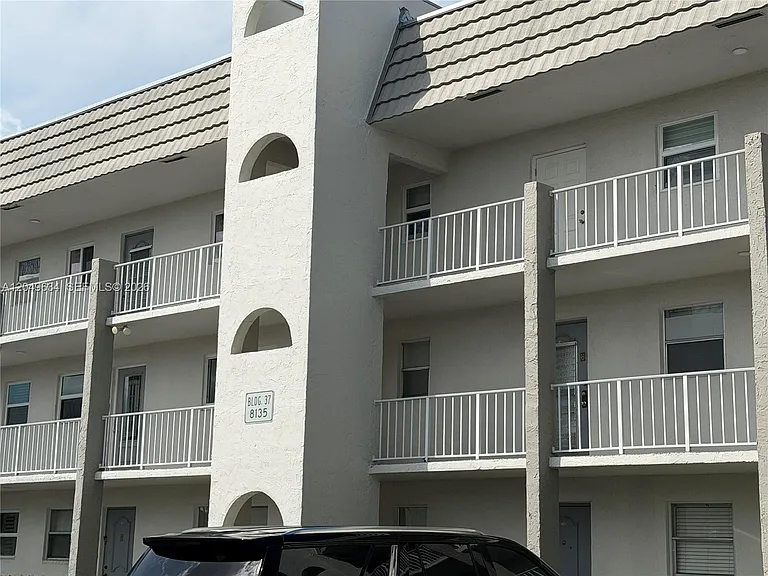 8135 Sunrise Lakes Blvd #210 — Photo 38