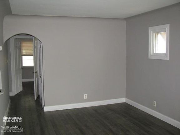 3rd image of 28 E Jarvis Ave