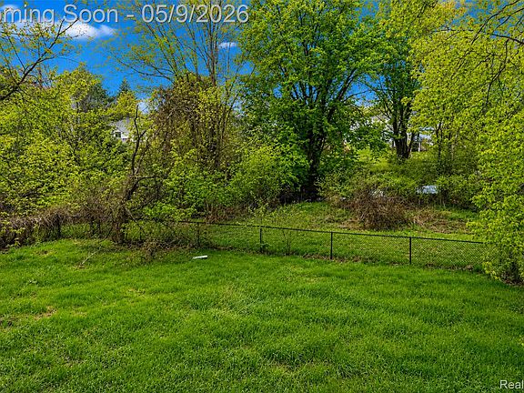 3rd image of 21411 Pontiac Trail